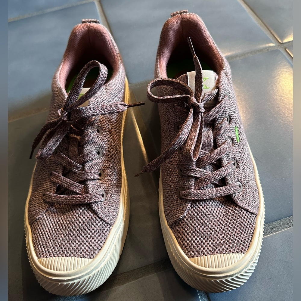 Cariuma size 7.5